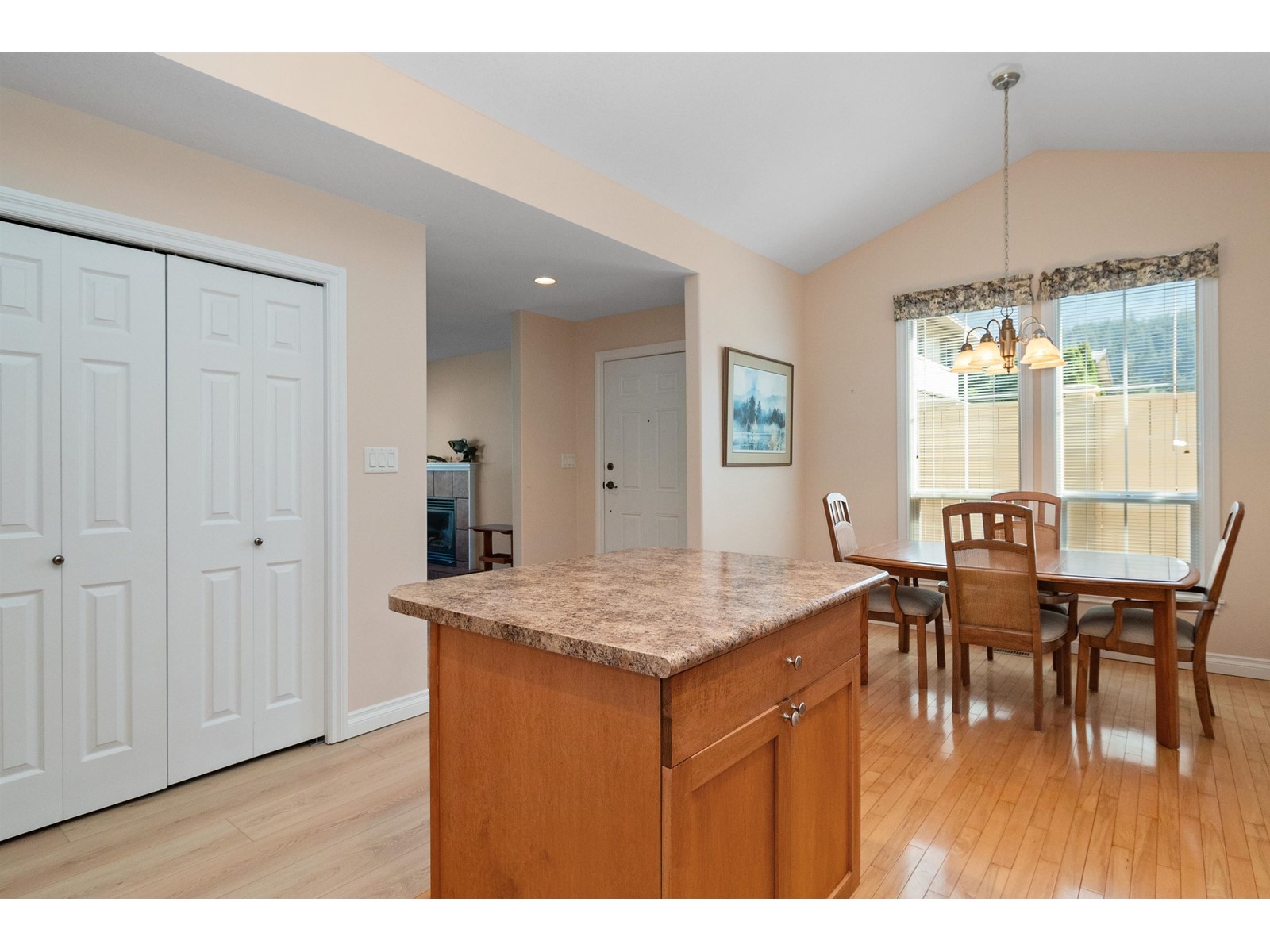 Property at 3 648 COQUIHALLA STREET image 5