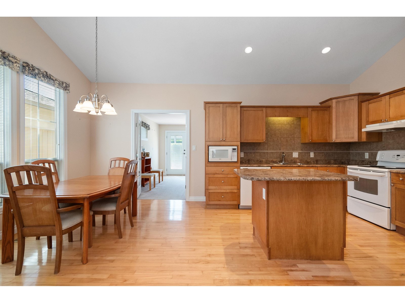 3 648 Coquihalla Street, Hope, Hope, British Columbia  V0X 1L0 - Photo 6 - R2976829