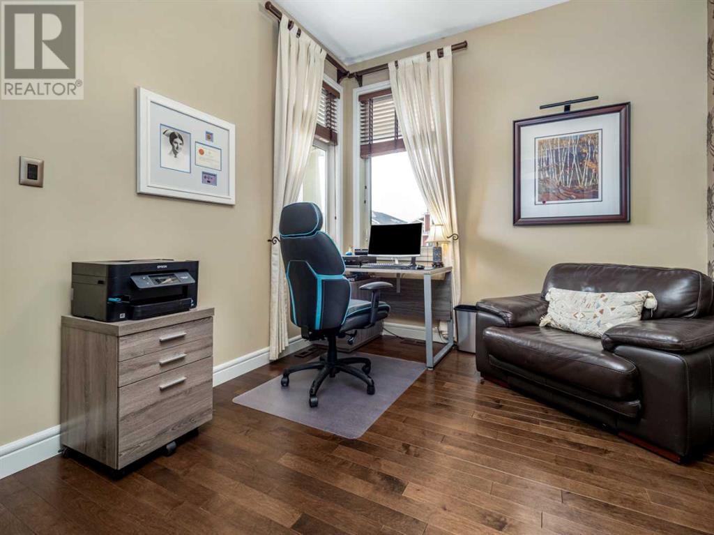 Property at 240 Riverpark Boulevard W image 5