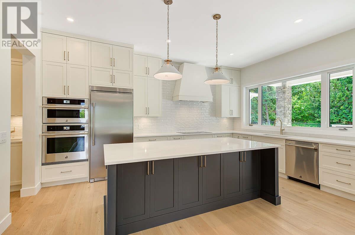 Property at 549 Knowles Road image 4