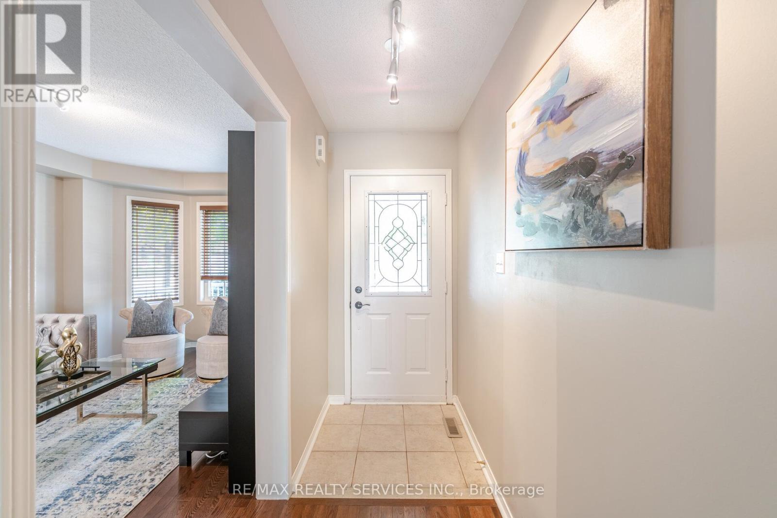 Property at 20 TOPIARY LANE image 5