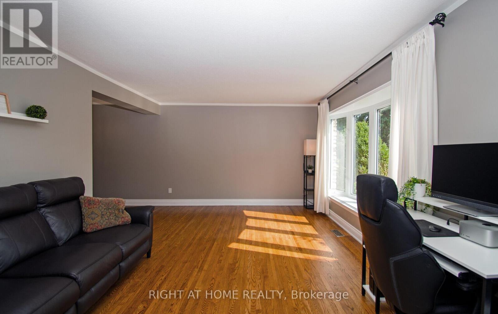 Property at 164 MCMURCHY AVENUE S image 4