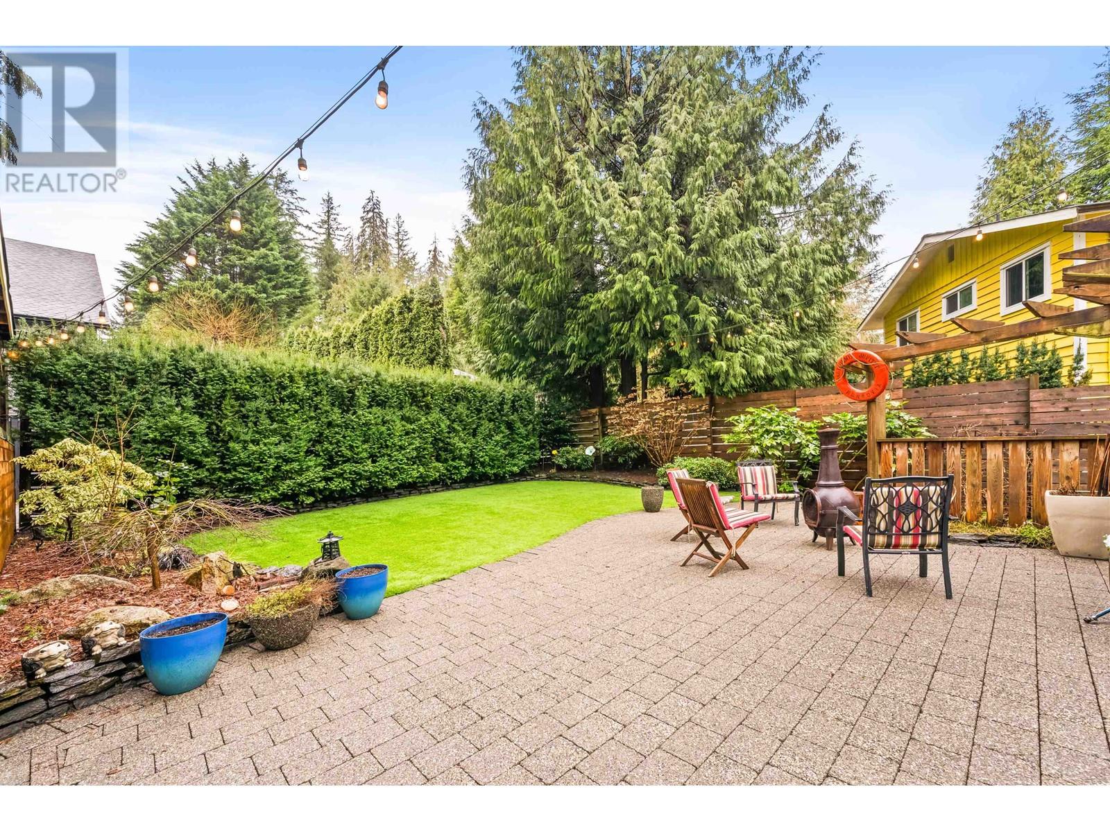 4585 Cove Cliff Road, North Vancouver, British Columbia  V7G 1H7 - Photo 6 - R2977344