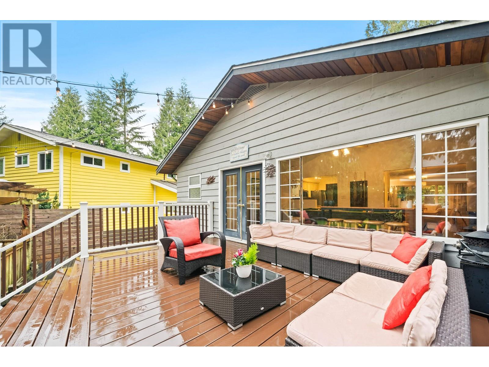 4585 Cove Cliff Road, North Vancouver, British Columbia  V7G 1H7 - Photo 2 - R2977344