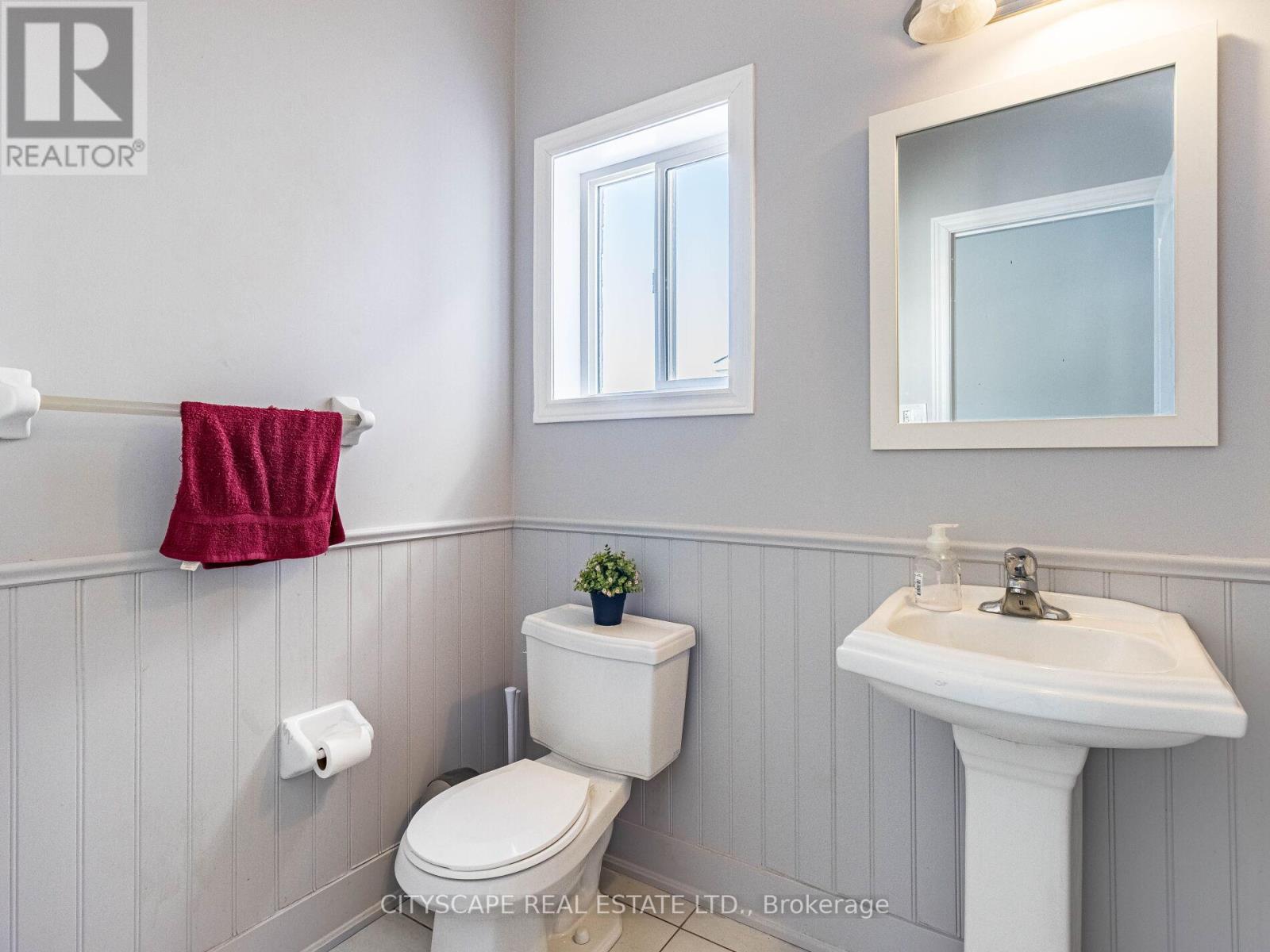 Property at 222 IRWIN STREET image 3