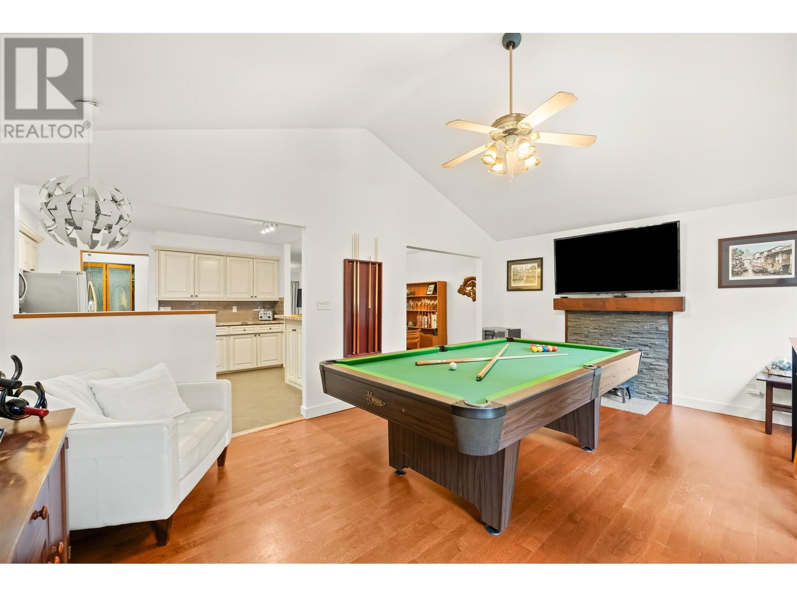 4585 Cove Cliff Road, North Vancouver, British Columbia  V7G 1H7 - Photo 15 - R2977344