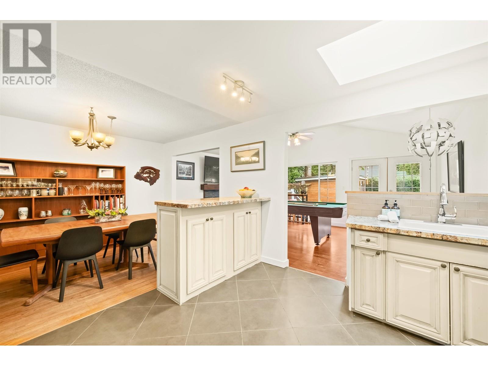 4585 Cove Cliff Road, North Vancouver, British Columbia  V7G 1H7 - Photo 14 - R2977344