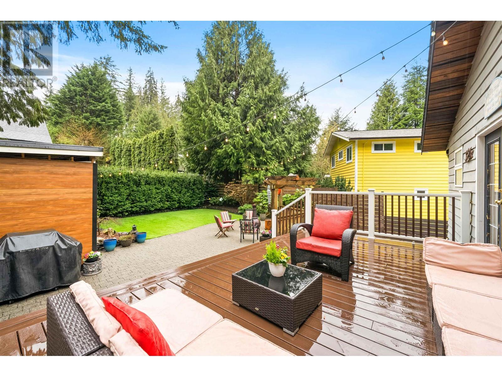 4585 Cove Cliff Road, North Vancouver, British Columbia  V7G 1H7 - Photo 3 - R2977344