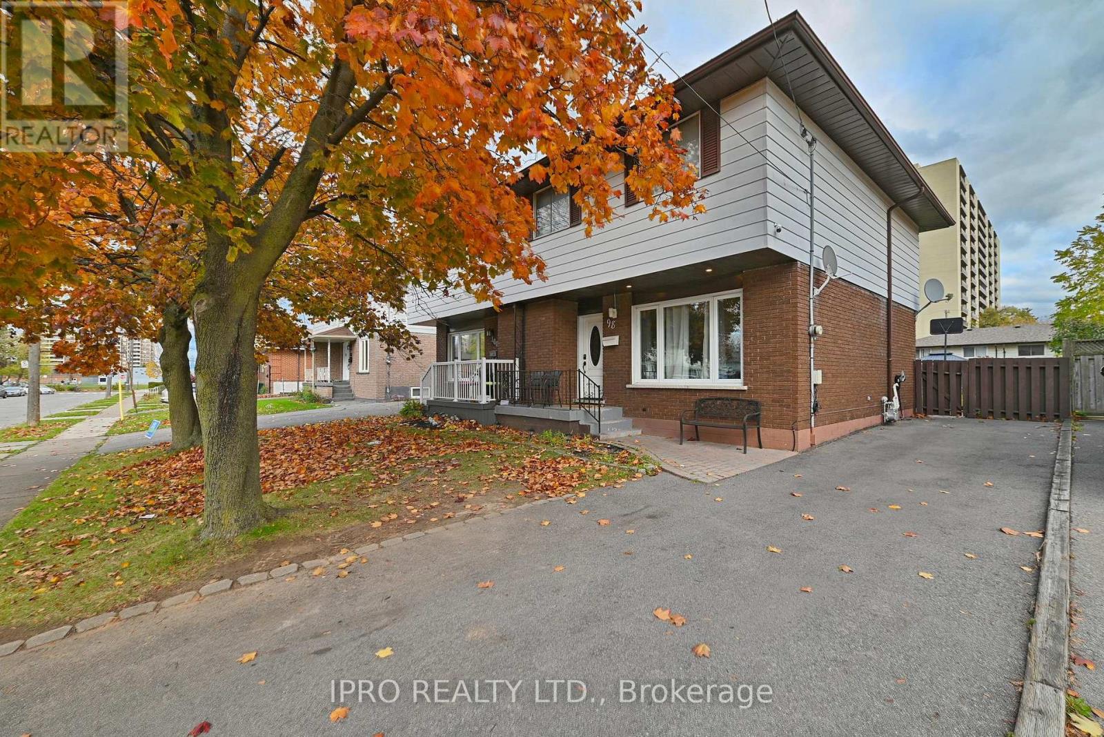 98 RIVERDALE DRIVE, Hamilton, Ontario