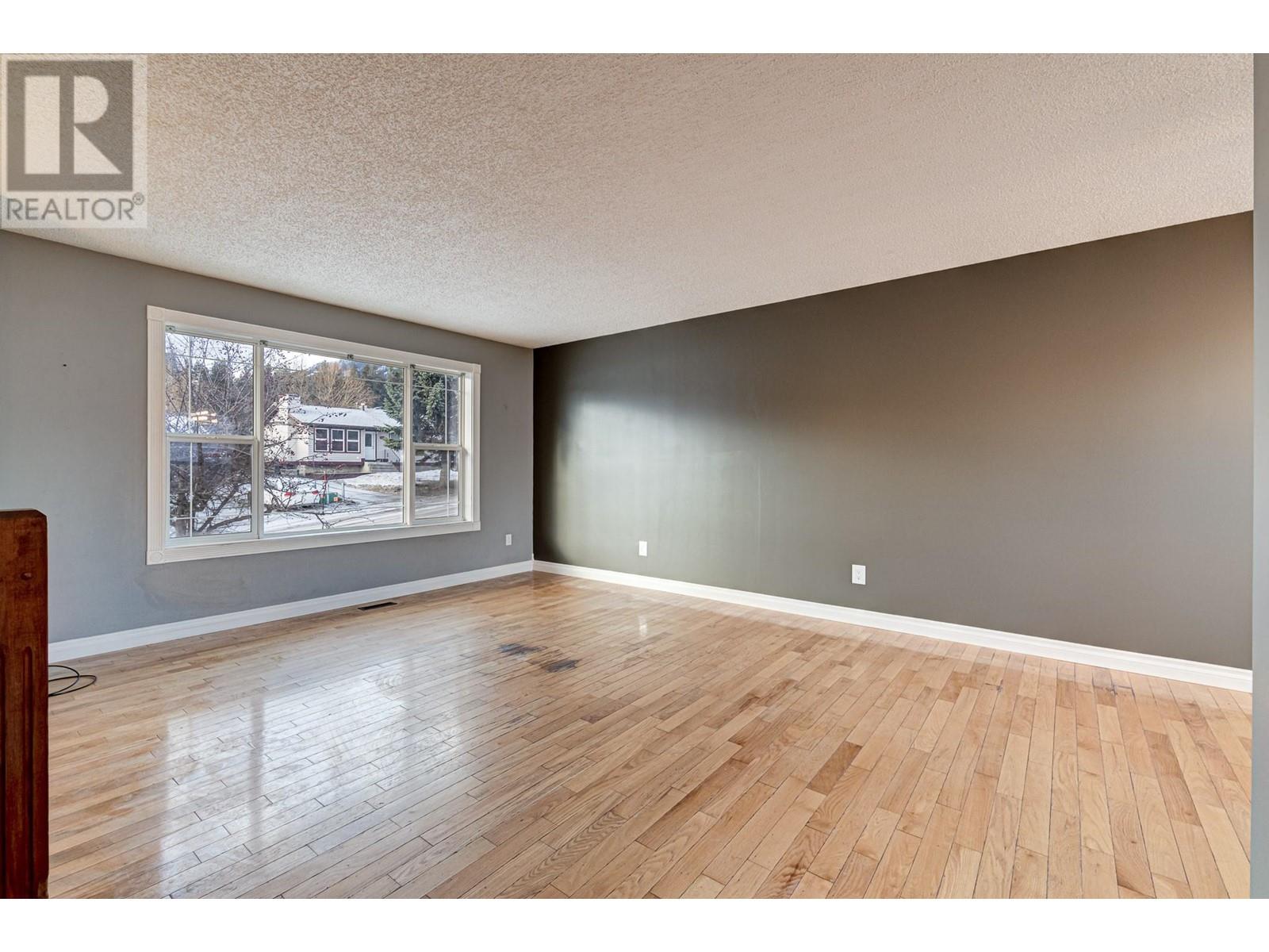 1211 Hickory Crescent, Sparwood, British Columbia  V0B 2G2 - Photo 5 - 10338546