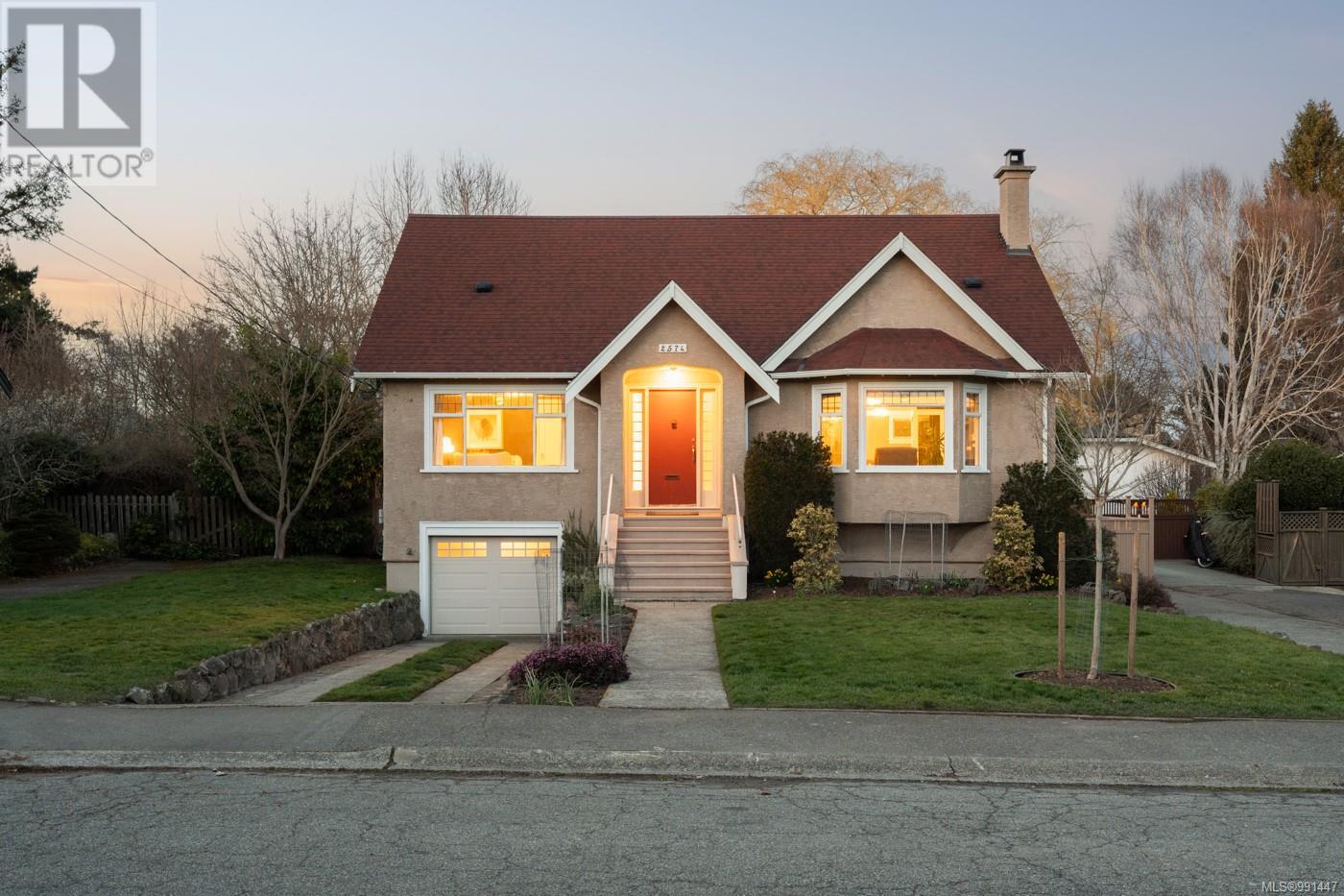 2574 Cavendish Ave, oak bay, British Columbia