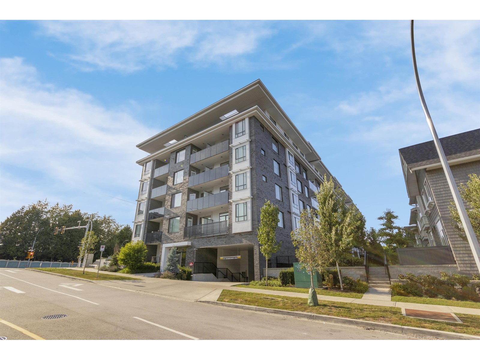 220 13623 81a Avenue, Surrey, British Columbia  V3W 3N7 - Photo 3 - R2977036