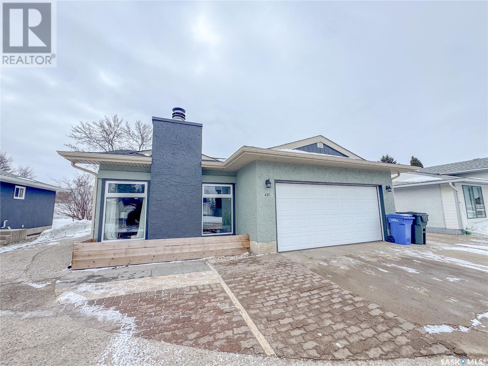 Property at 481 32nd STREET W image 1