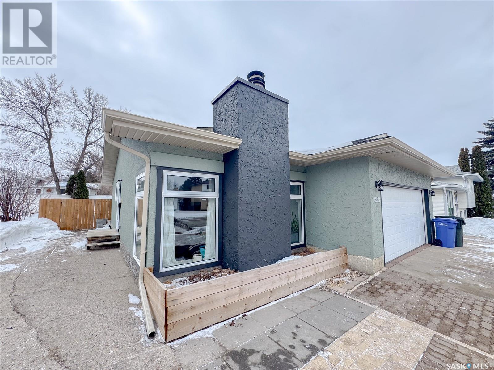 Property at 481 32nd STREET W image 2