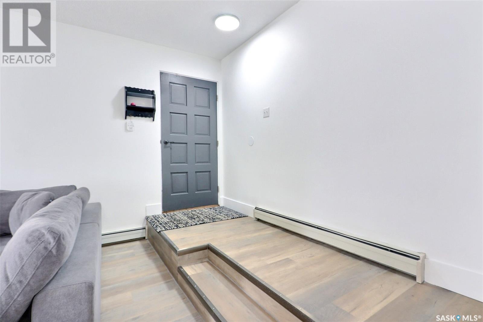 Property at 481 32nd STREET W image 5
