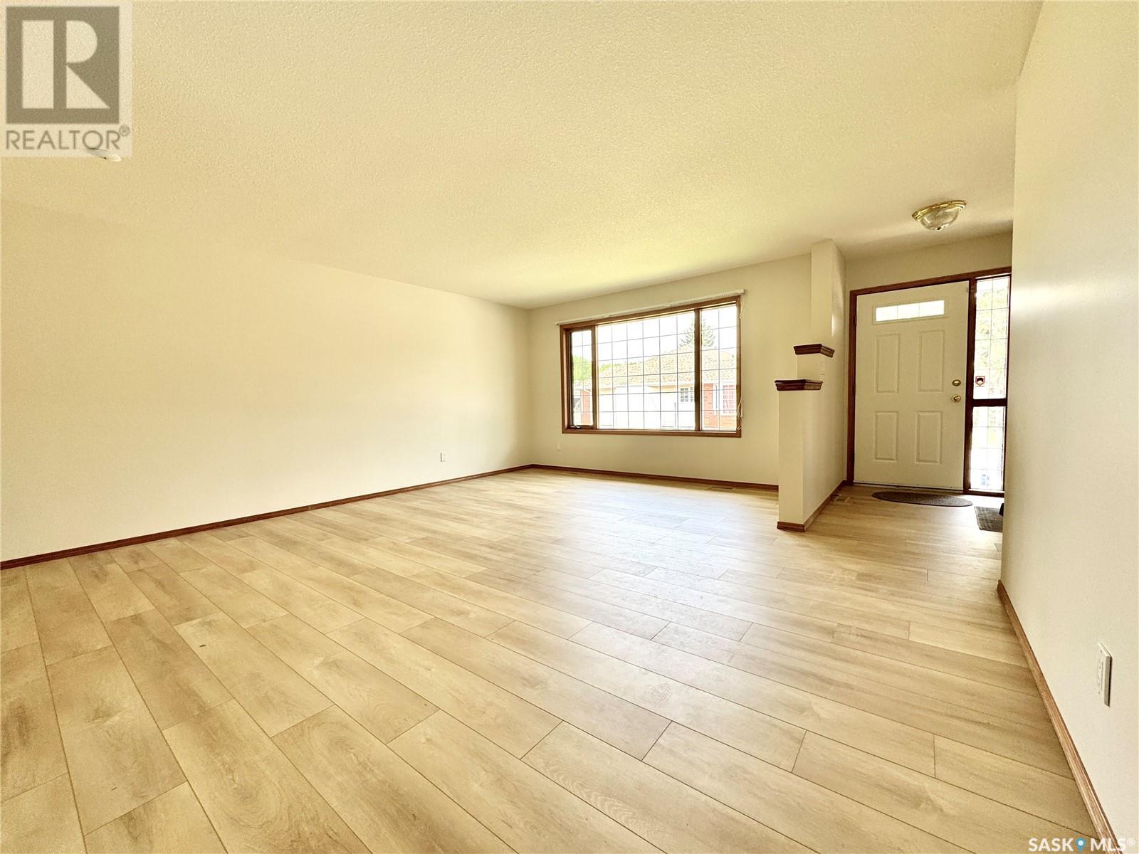 1118 Selo Place, Regina, Saskatchewan S4S 3W9 - Photo 4 - SK998729