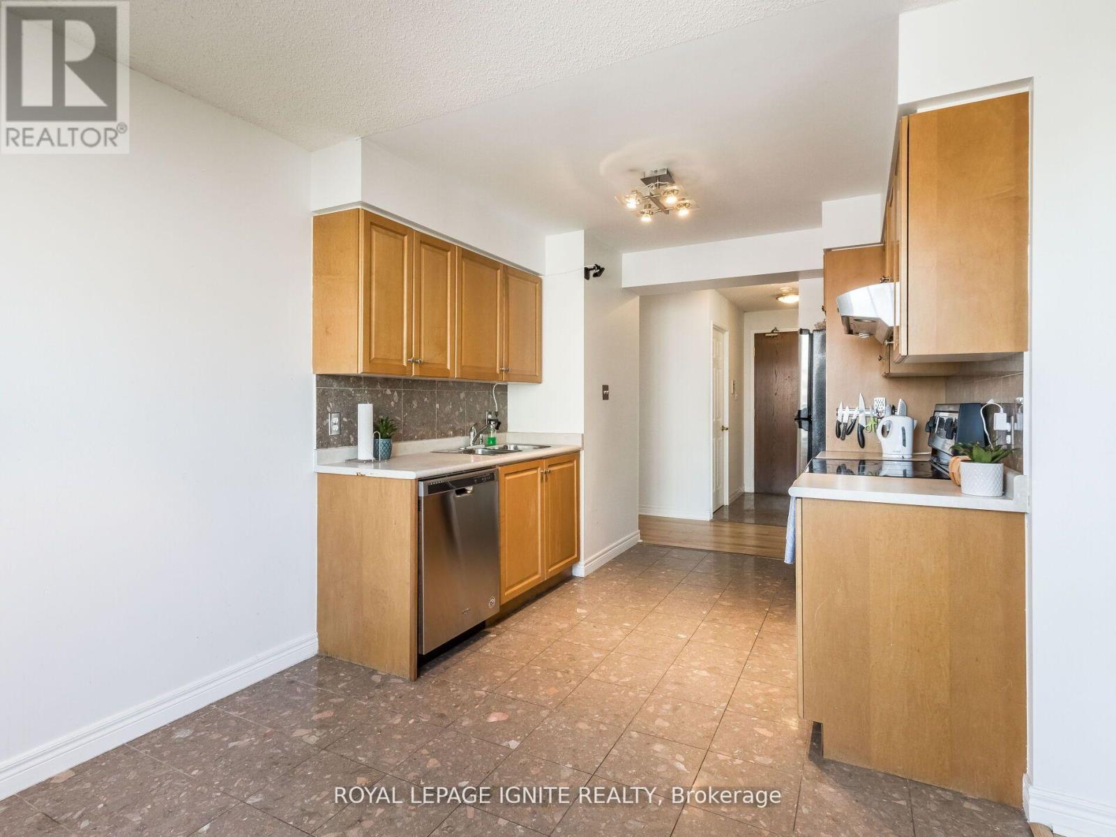 1711 - 156 Enfield Place, Mississauga, Ontario  L5B 4L8 - Photo 10 - W12017526