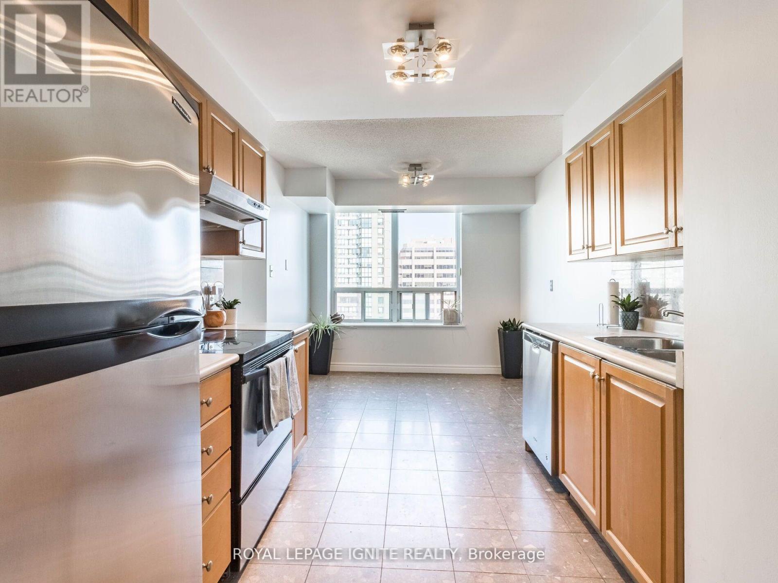 1711 - 156 Enfield Place, Mississauga, Ontario  L5B 4L8 - Photo 11 - W12017526