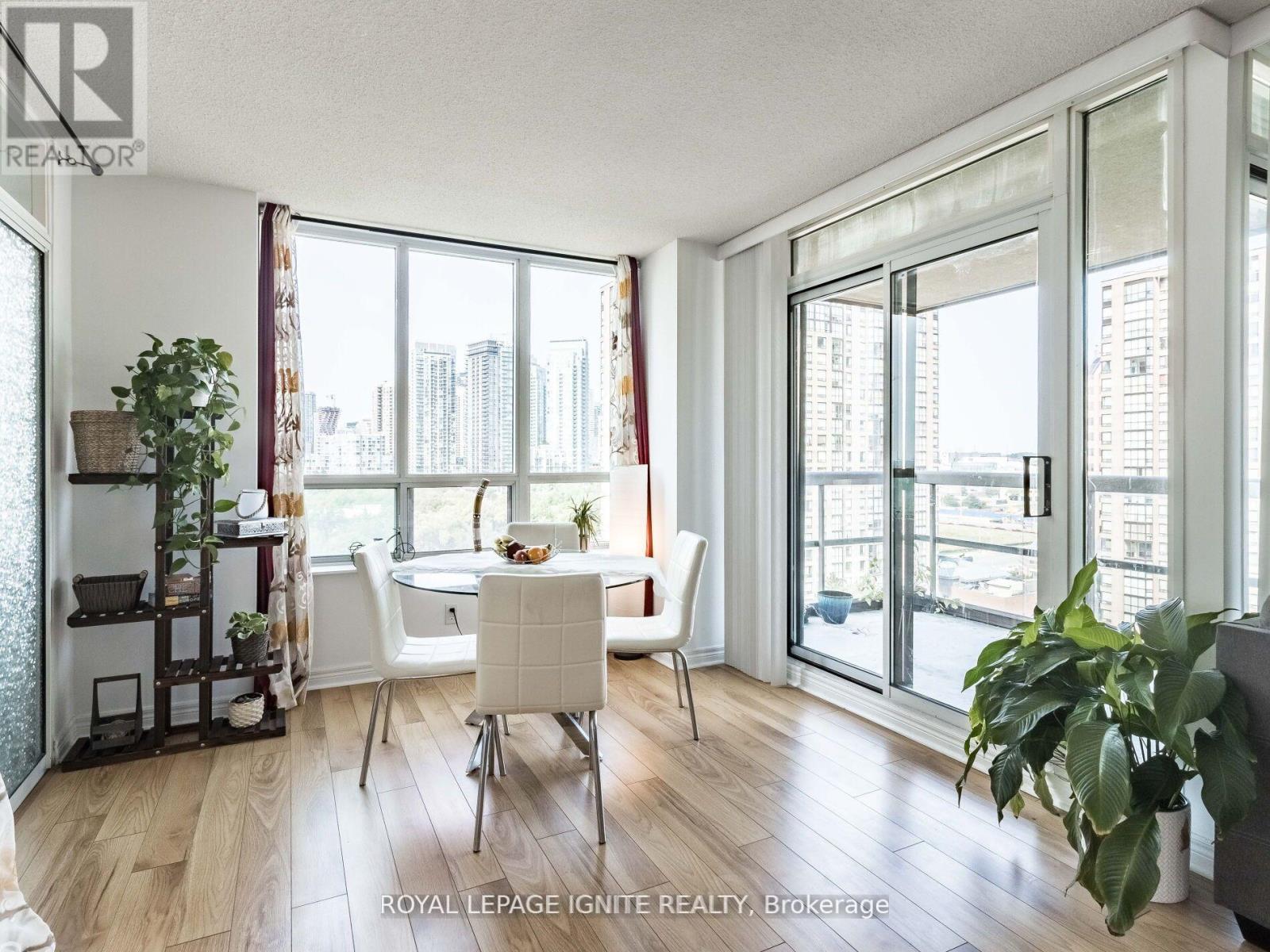 1711 - 156 Enfield Place, Mississauga, Ontario  L5B 4L8 - Photo 7 - W12017526