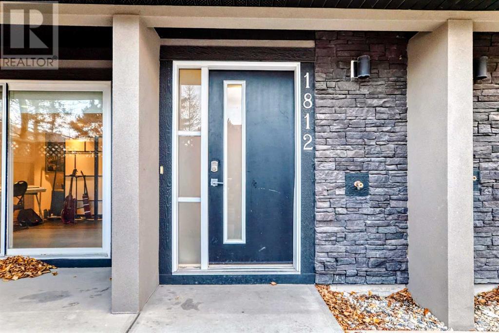 Property at 1812 47 Street NW image 3