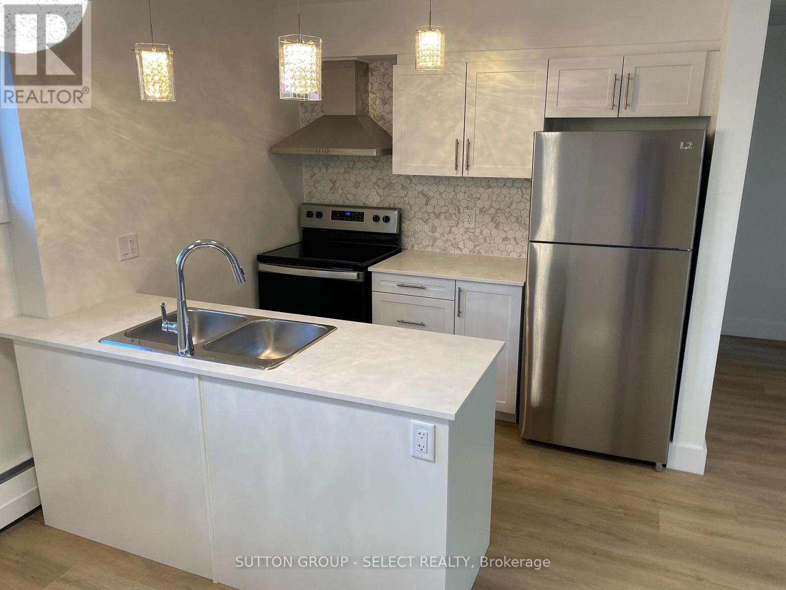 Photo 13 of 23 for 894 Adelaide Street N