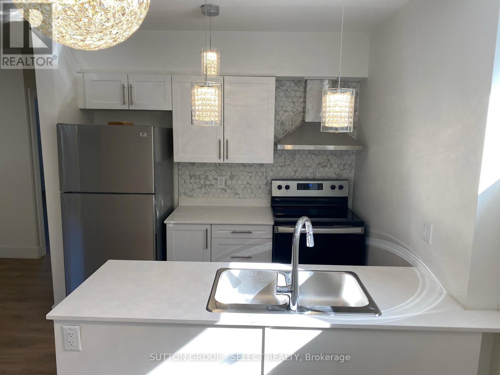Photo 15 of 23 for 894 Adelaide Street N