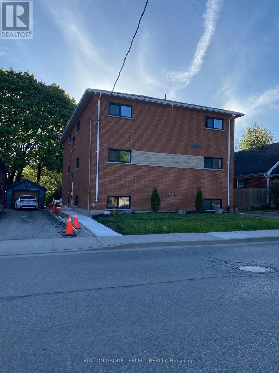 Photo 2 of 23 for 894 Adelaide Street N