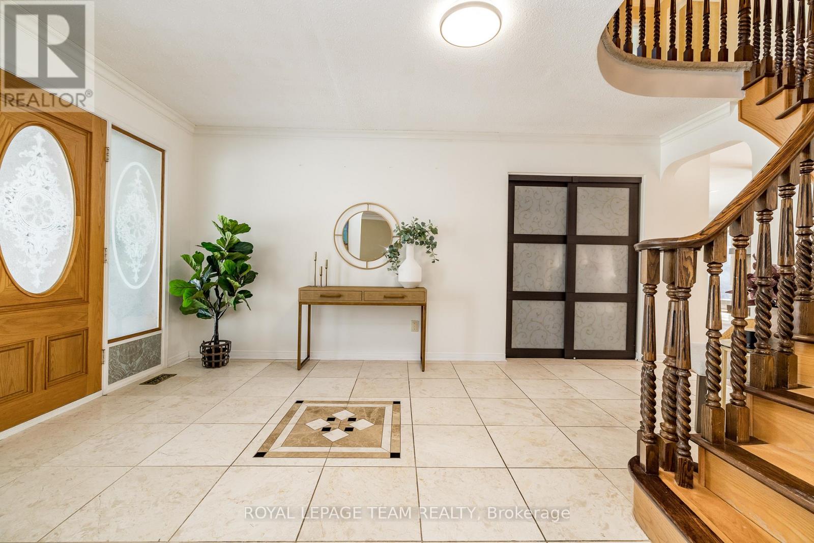 Property at 304 MOUNTBATTEN AVENUE image 4