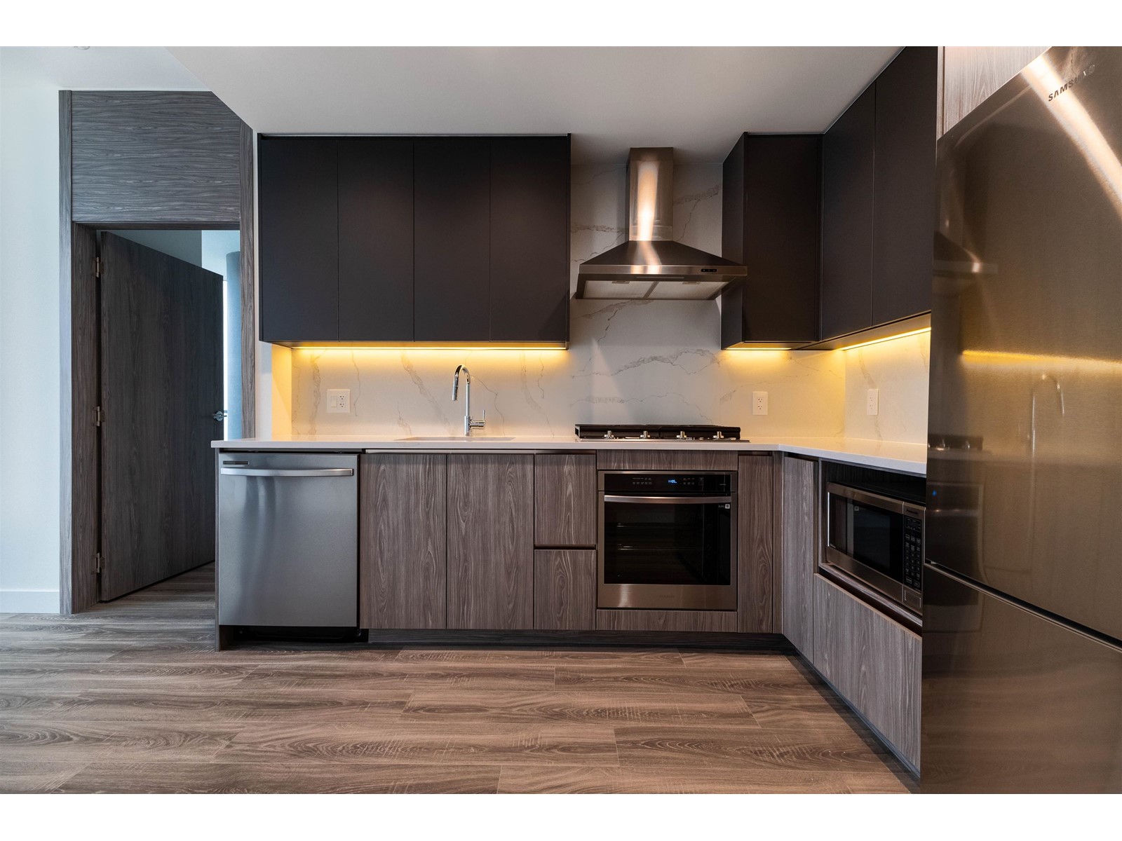 2708 10750 135a Street, Surrey, British Columbia  V3T 0V4 - Photo 4 - R2977436