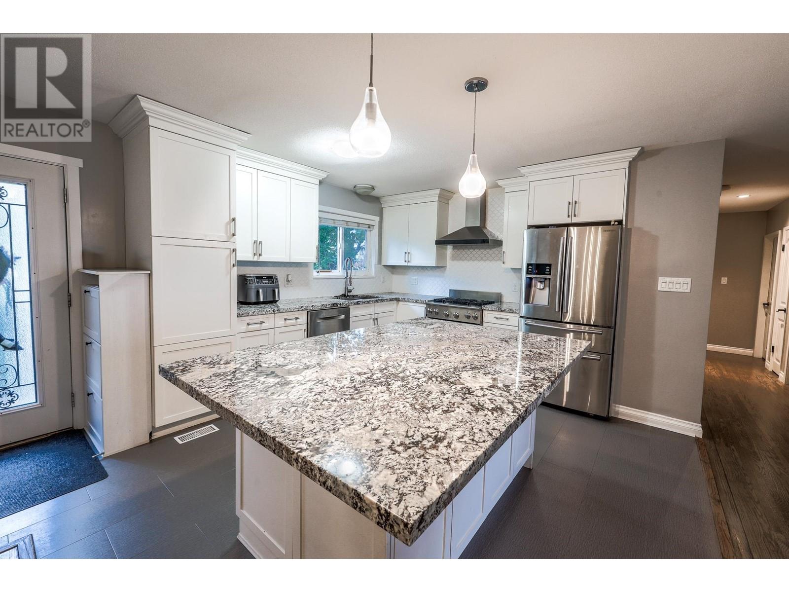 1140 Yarmouth Street, Port Coquitlam, British Columbia  V3C 5V9 - Photo 4 - R2977466