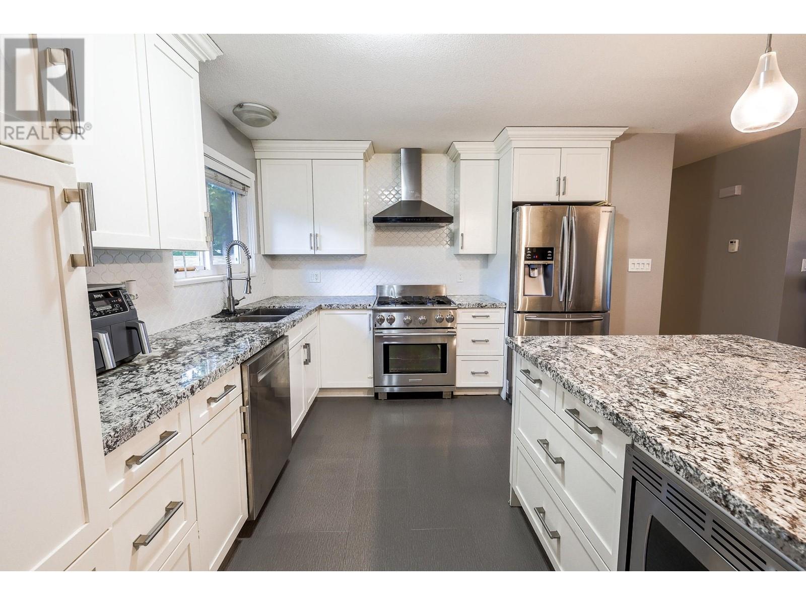 1140 Yarmouth Street, Port Coquitlam, British Columbia  V3C 5V9 - Photo 5 - R2977466