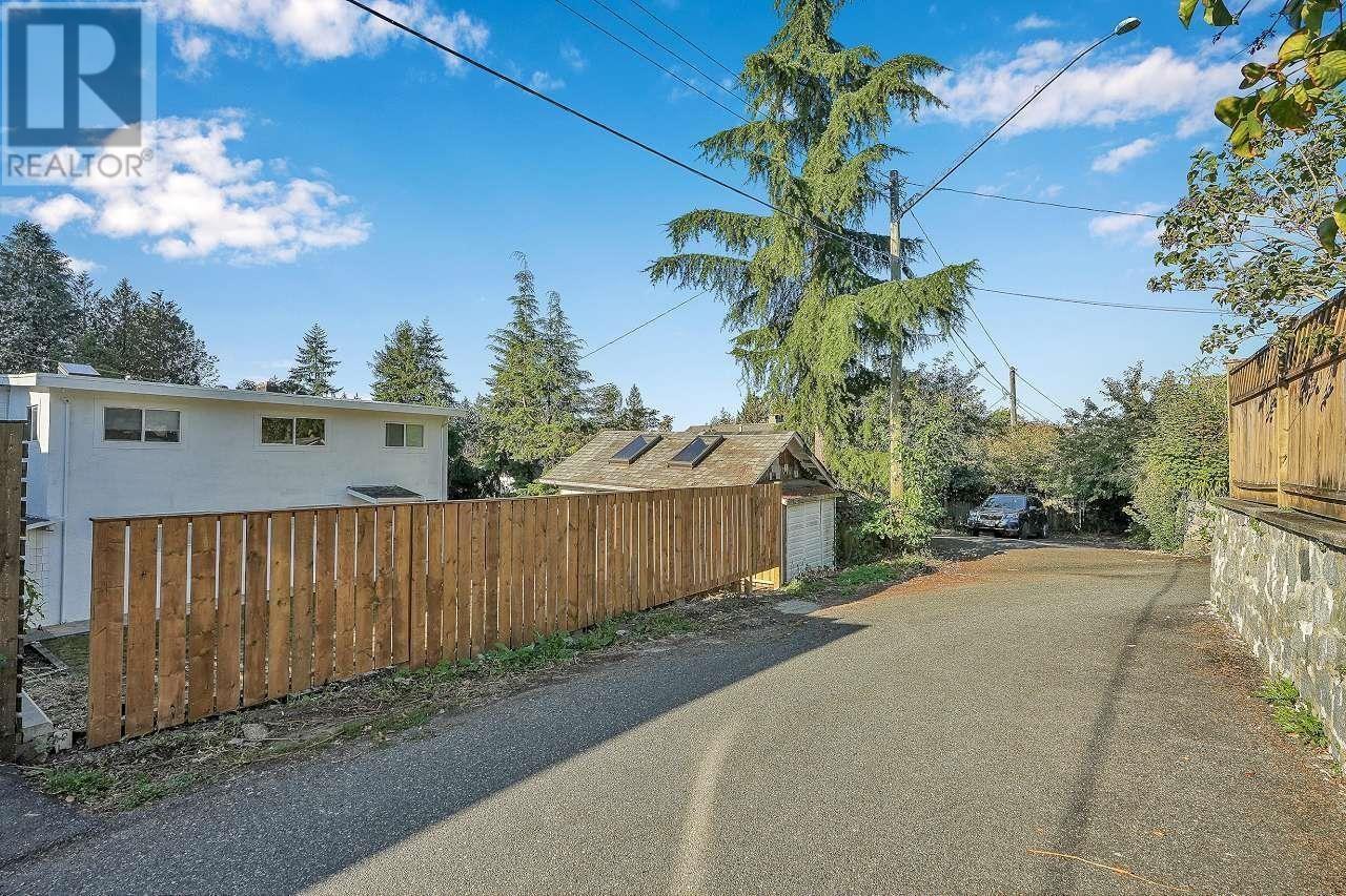 456 E 20th Street, North Vancouver, British Columbia  V7L 3B2 - Photo 29 - R2977481