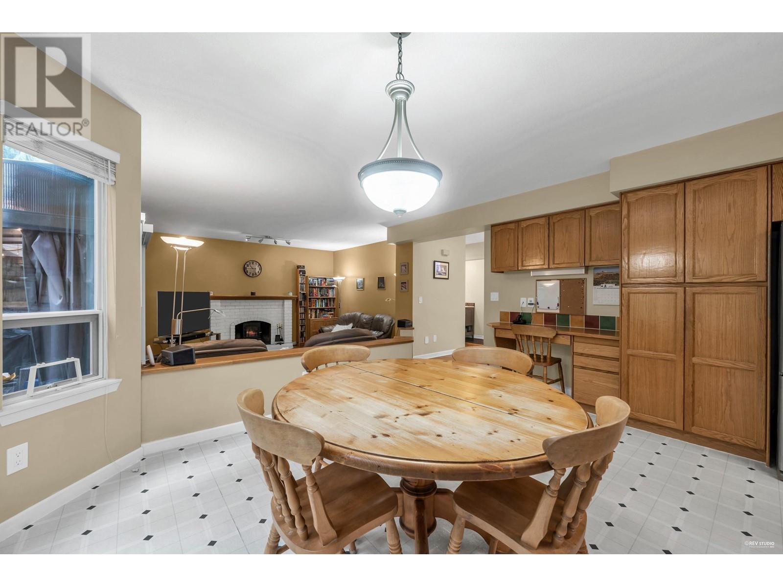 2914 Valleyvista Drive, Coquitlam, British Columbia  V3E 2P3 - Photo 13 - R2977473