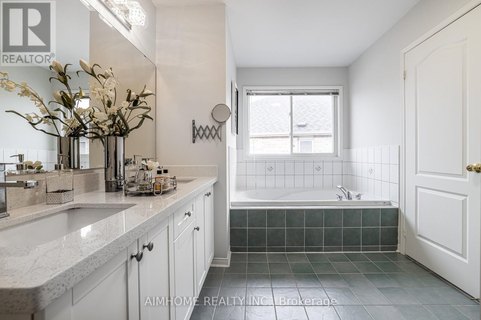 47 Golden Meadow Drive, Markham, Ontario  L6E 1E4 - Photo 16 - N12017573