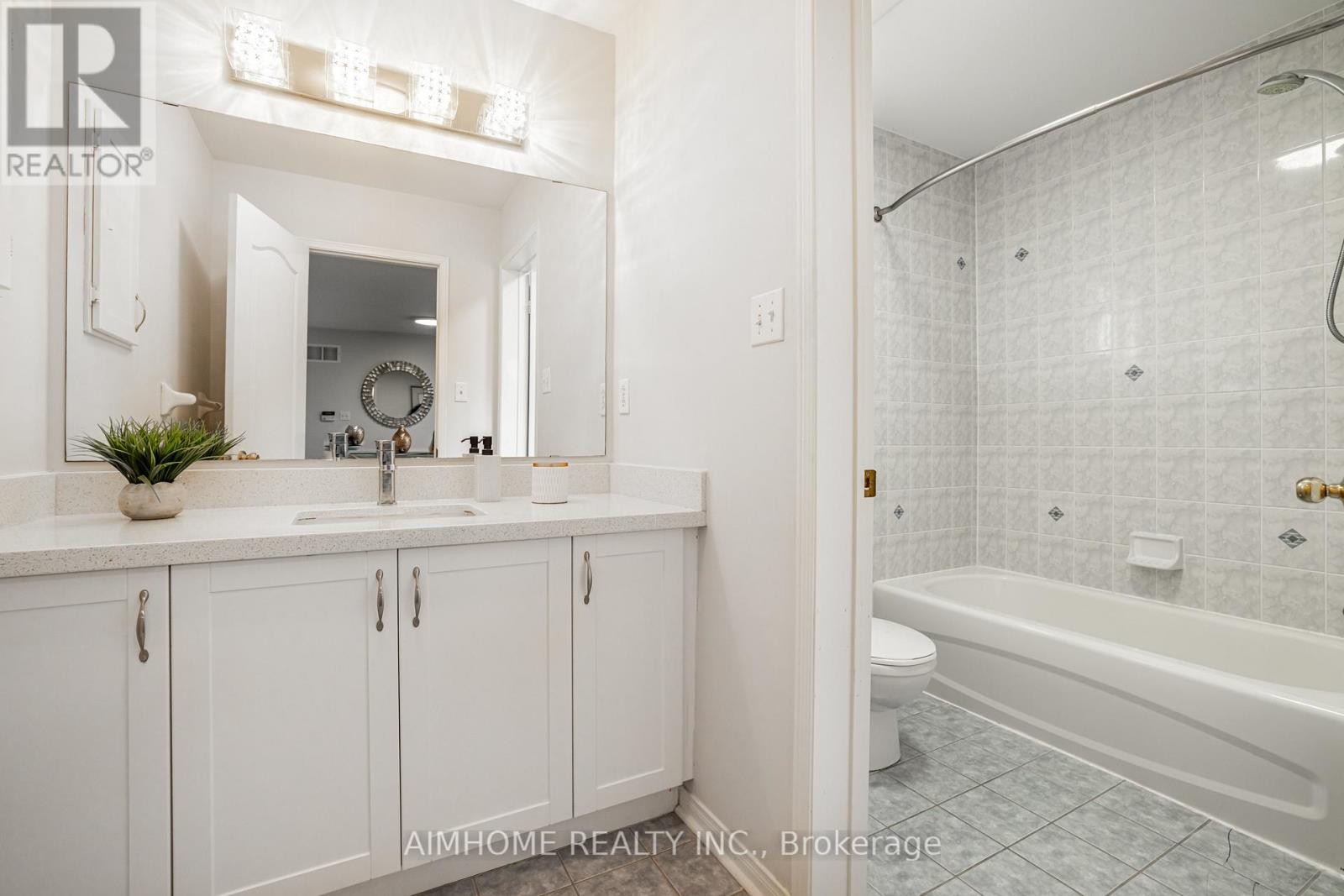 47 Golden Meadow Drive, Markham, Ontario  L6E 1E4 - Photo 21 - N12017573