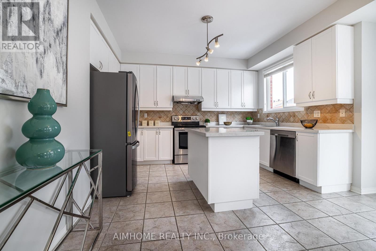 47 Golden Meadow Drive, Markham, Ontario  L6E 1E4 - Photo 9 - N12017573