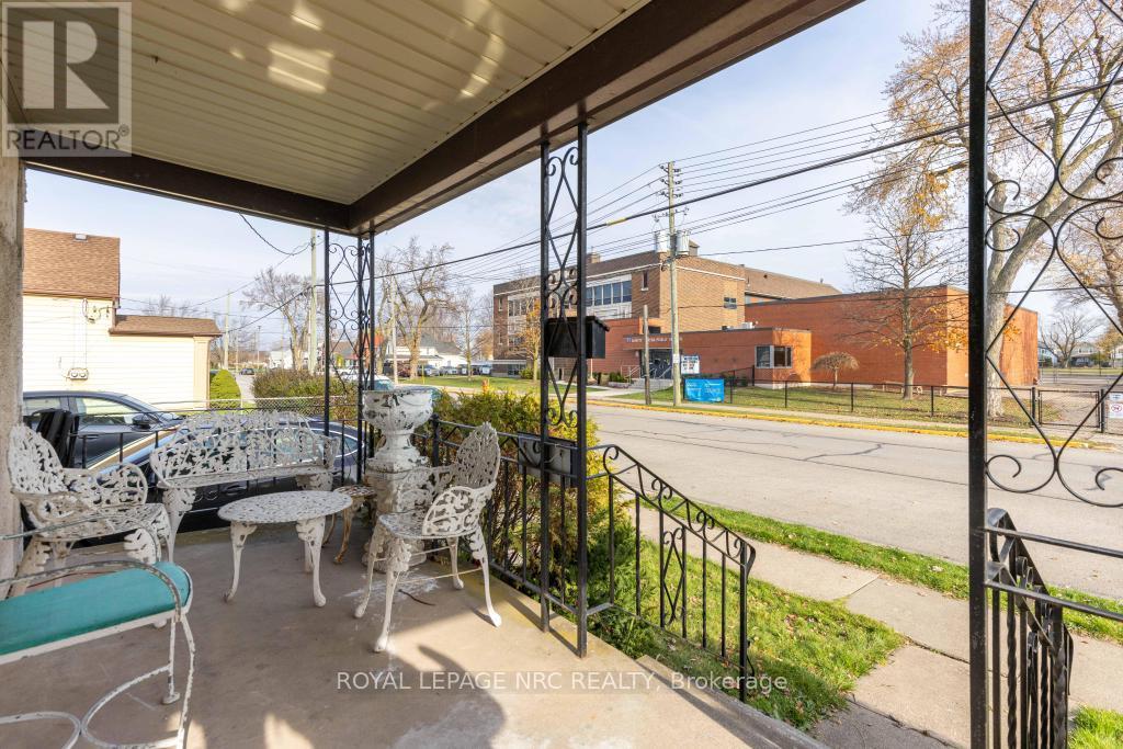 420 Fares Street, Port Colborne, Ontario  L3K 1X3 - Photo 3 - X12017609