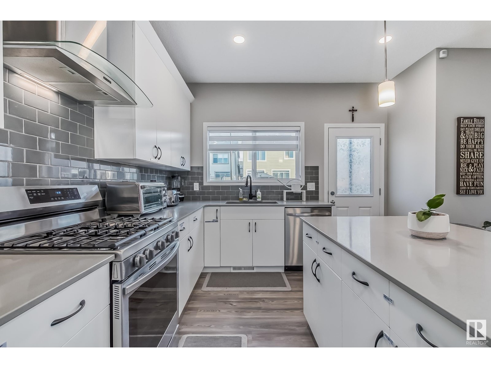 Property at 5730 CAUTLEY CR SW image 3