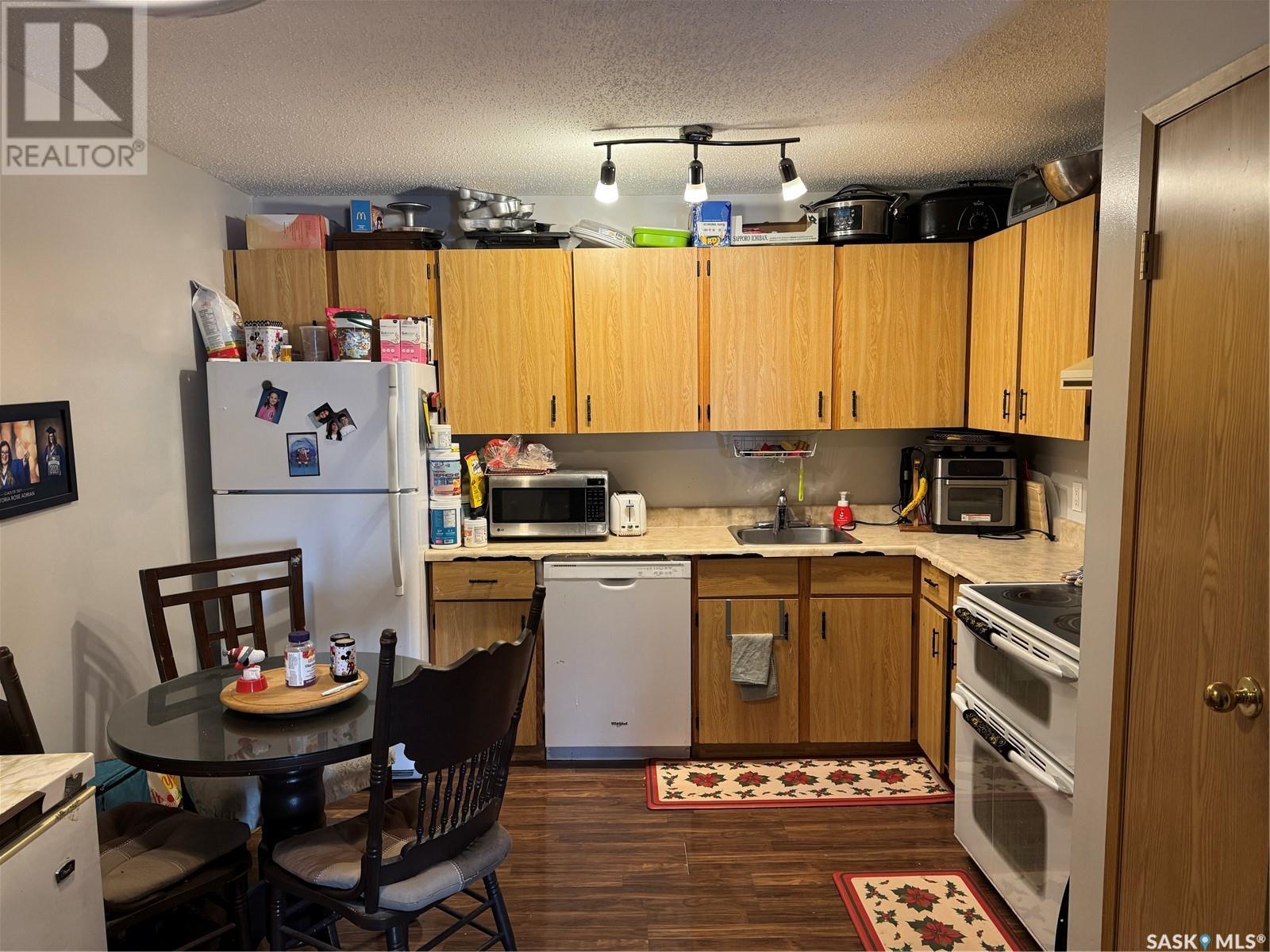 Property at 517 2406 HESELTINE ROAD image 3