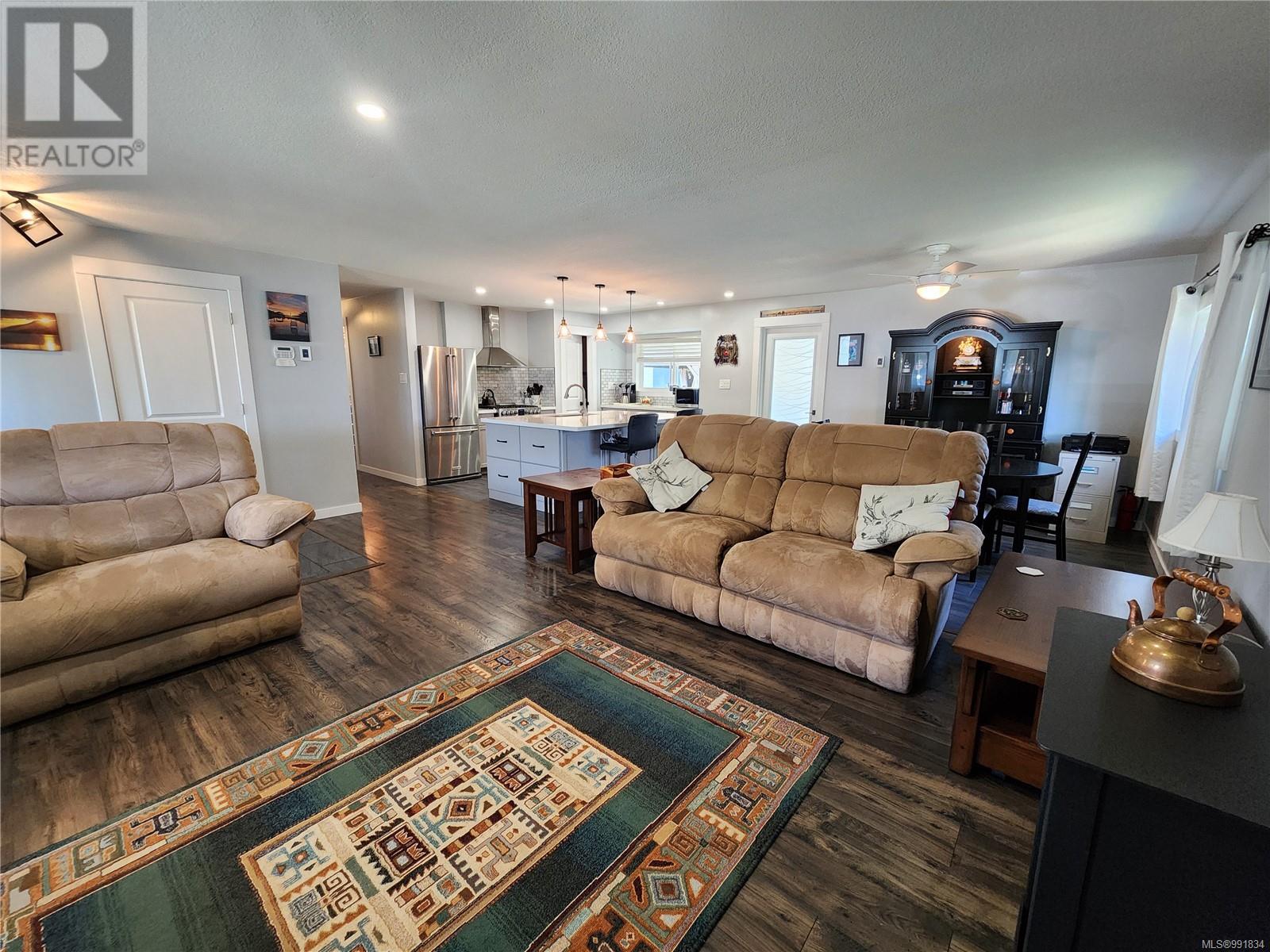 Property at 695 Evergreen Rd image 2