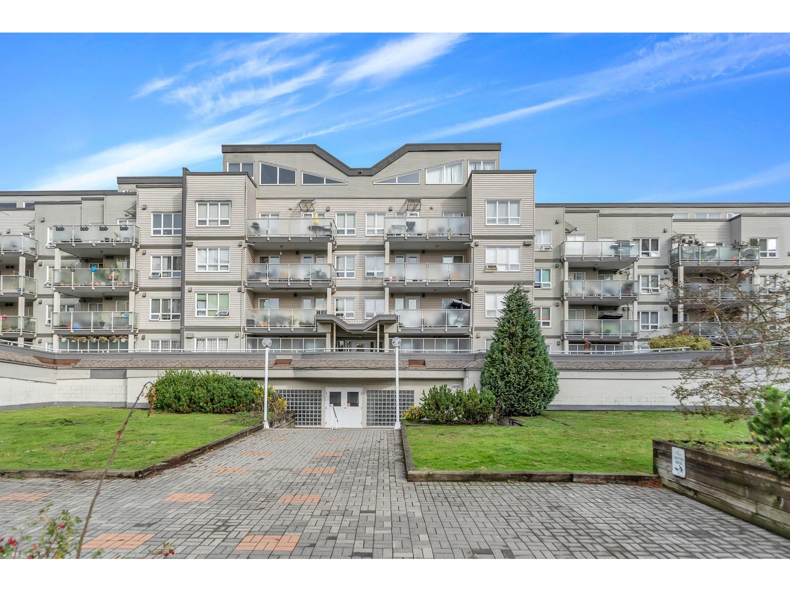 409 14377 103 AVENUE, Surrey, British Columbia