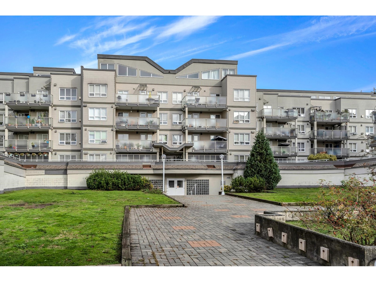 409 14377 103 Avenue, Surrey, British Columbia  V3T 5V5 - Photo 2 - R2977277