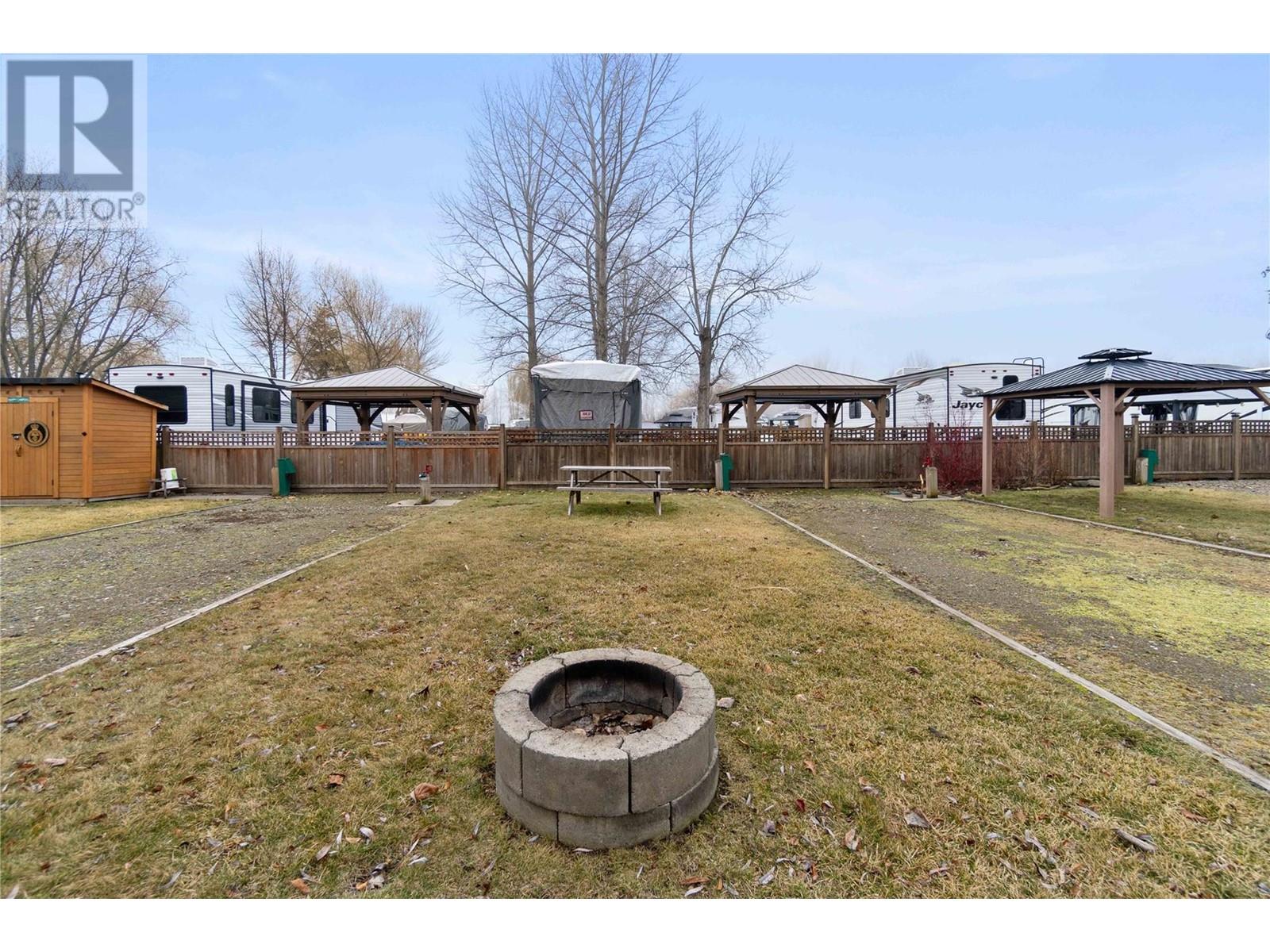 48 Cottonwood Drive N, Lee Creek, British Columbia  V0E 1M4 - Photo 12 - 10337552