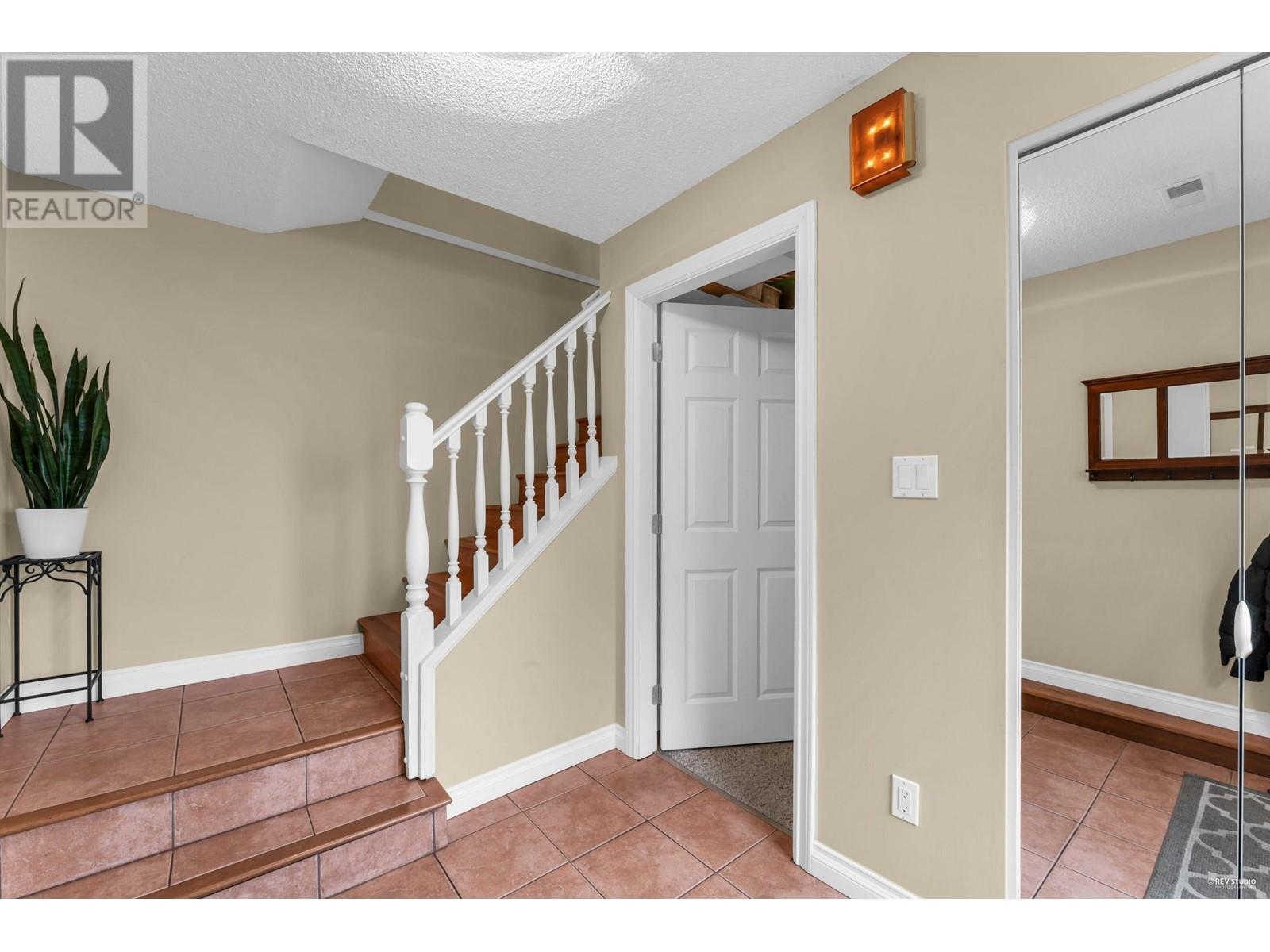 Property at 4824 42B AVENUE image 3