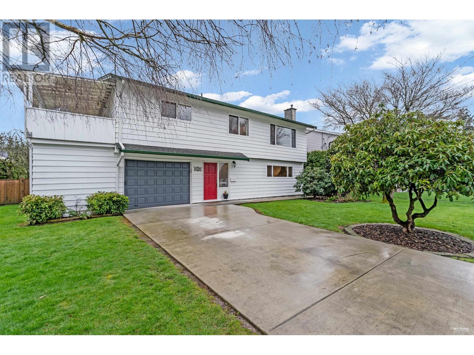 Property at 4824 42B AVENUE image 2