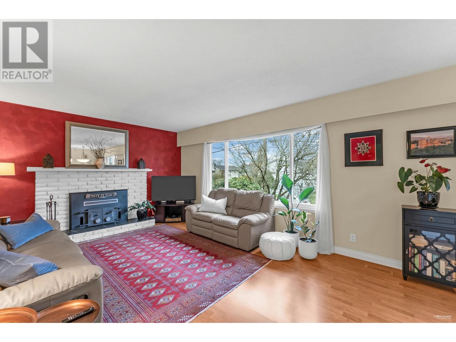 Property at 4824 42B AVENUE image 5