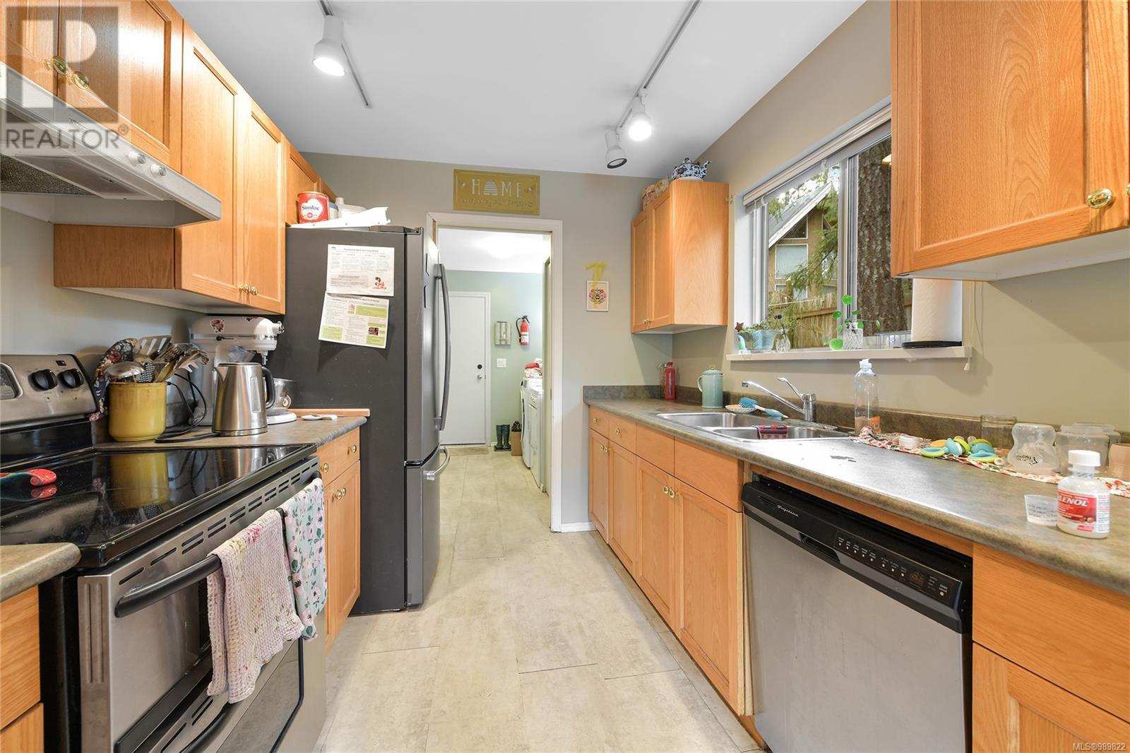 Property at 702 Charter Rd image 4