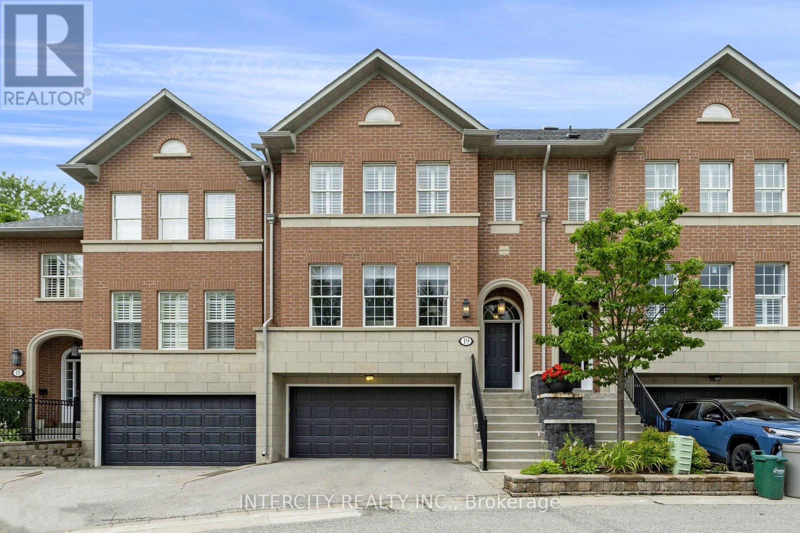 Property at 19 - 8038 YONGE STREET image 1