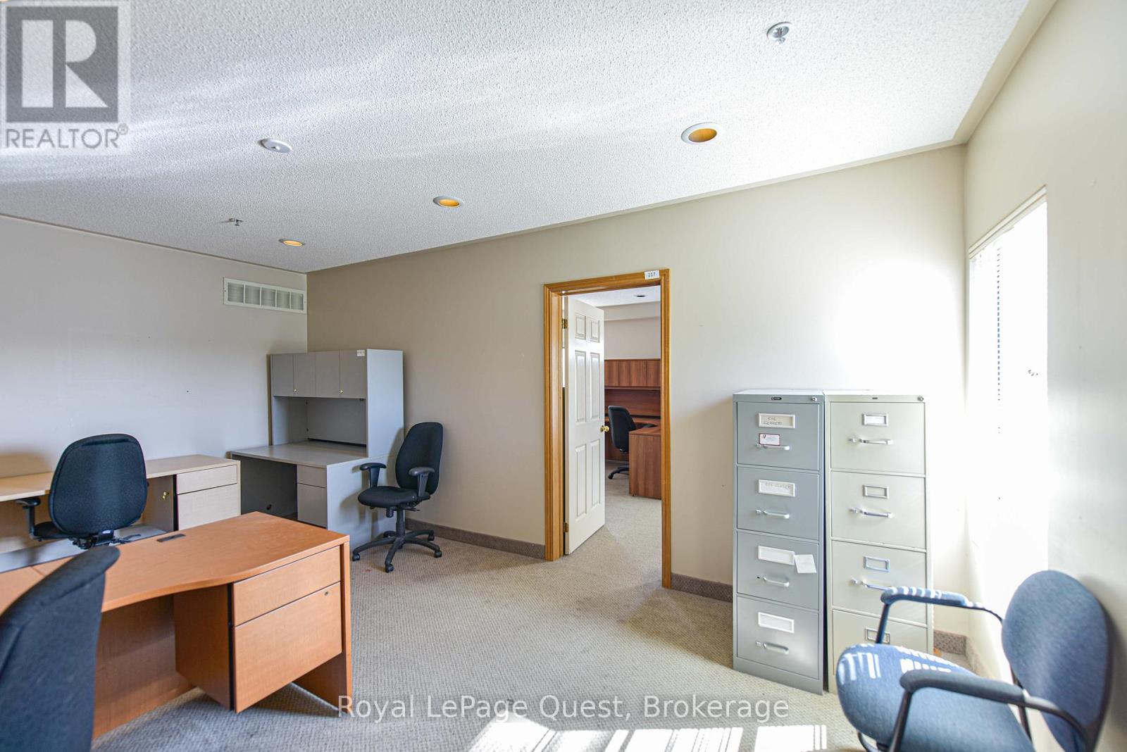 94 Colborne Street W, Orillia, Ontario  L3V 2Y9 - Photo 6 - S12017771
