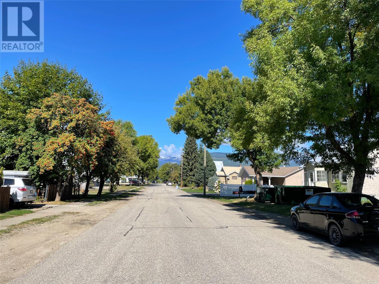 410 Sixth Street E, Revelstoke, British Columbia  V0E 2S0 - Photo 1 - 10338628